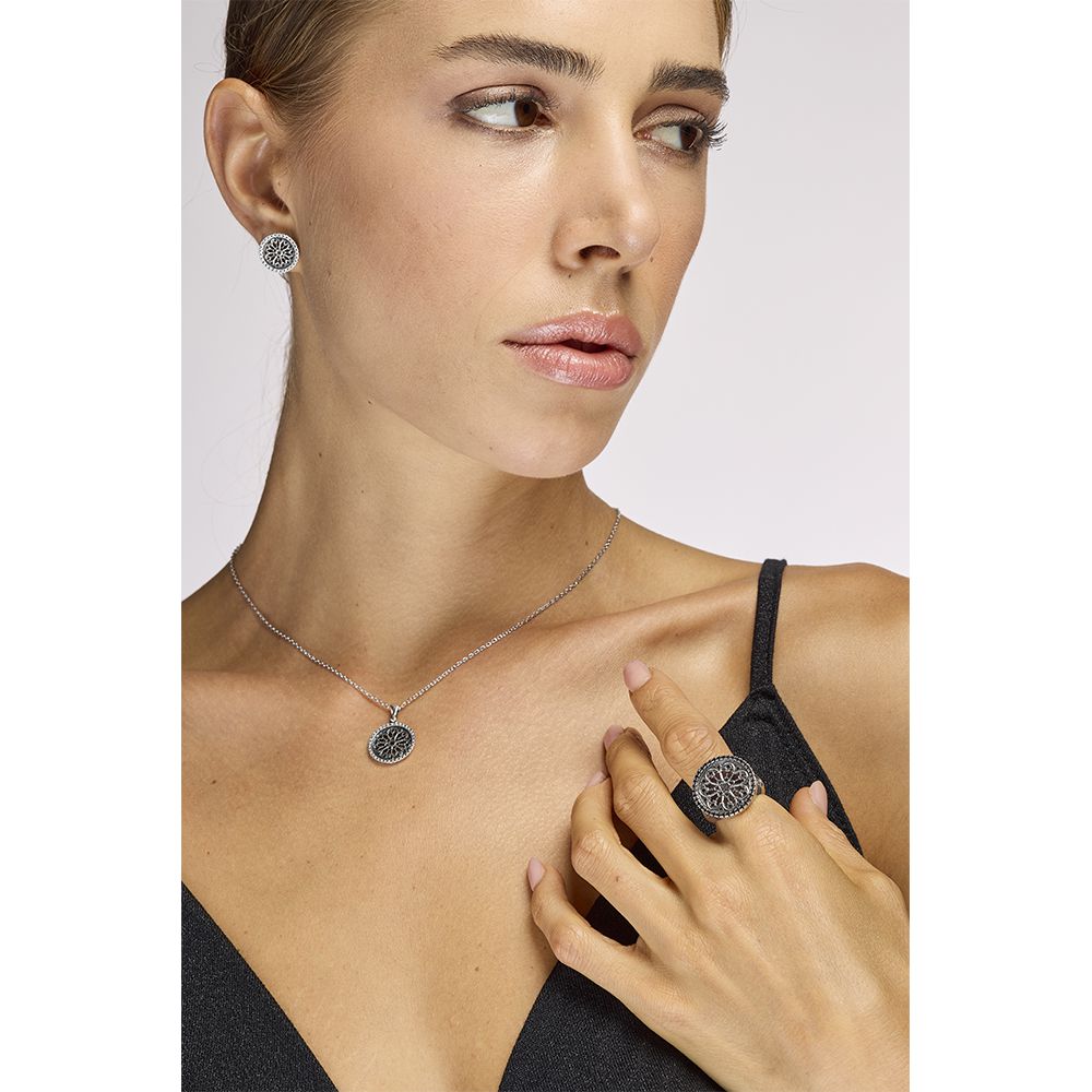 orecchini e collana minimal rosone firenze indossati