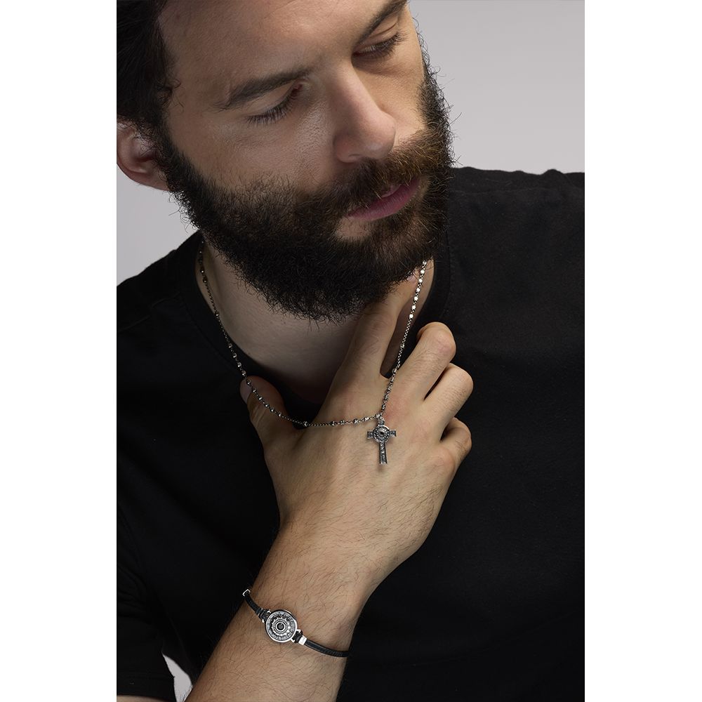 bracciale stella natività pelle uomo indossato