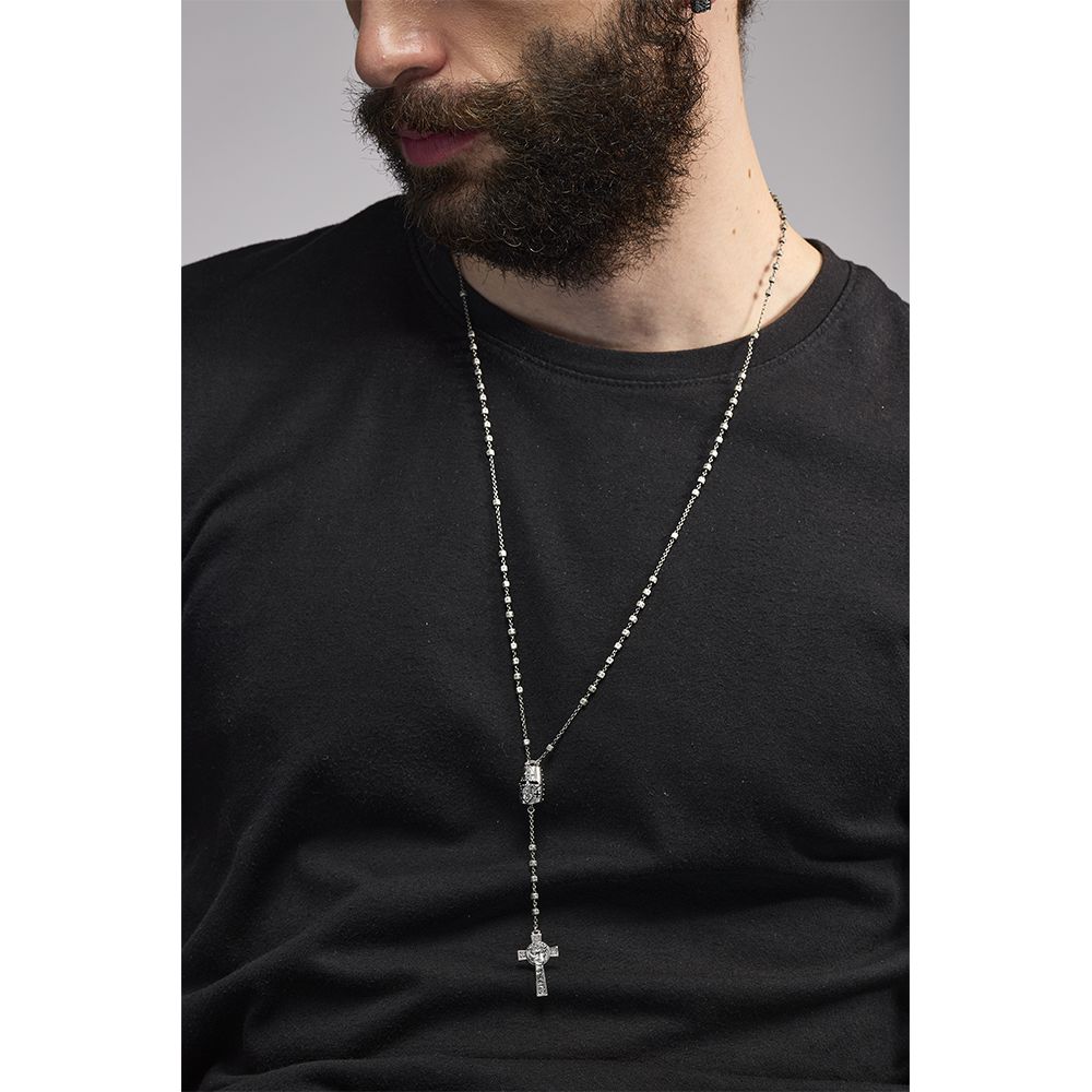 collana rosario elmo combattente e croce volto indossato
