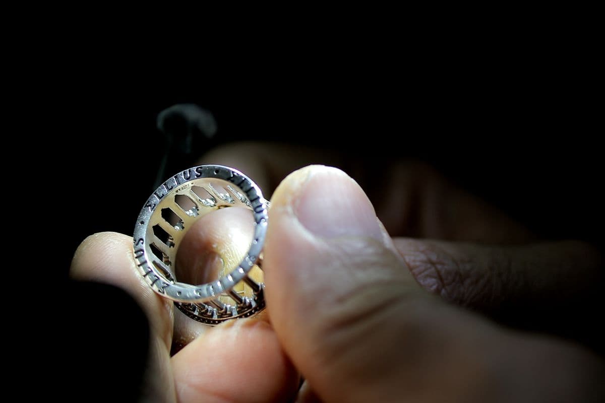 Scatto ravvicinato anello Colonna in argento 925