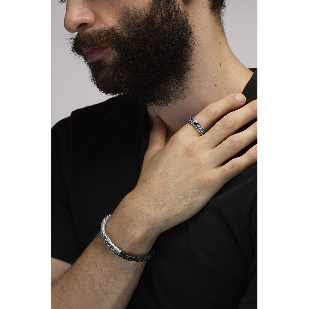 parure vulcano uomo indossato