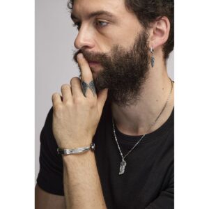 parure ali aquila uomo indossato