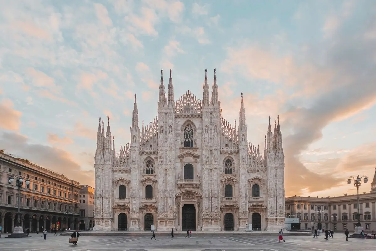 Immagini della facciata del Duomo di Milano