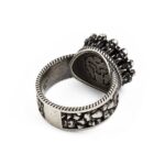 Anello Atlante Mitologia con pietra nera in argento per uomo