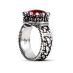 Anello Atlante Mitologia con pietra rossa in argento per uomo