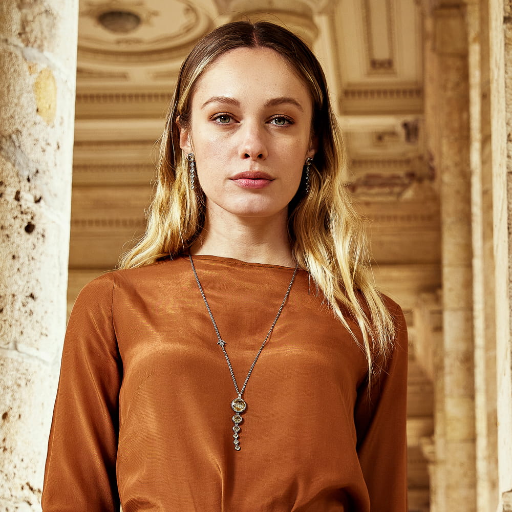 Indossato orecchini e collana agnese pietre gialle