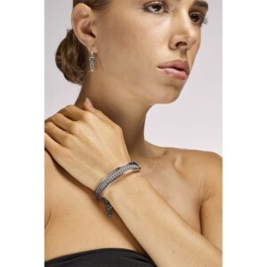 bracciale tempio romano e orecchini colonna indossati