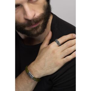 anello anfiteatro romano bracciale scudo e spada indossato