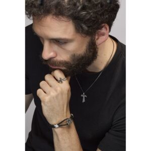 parure tau uomo indossato