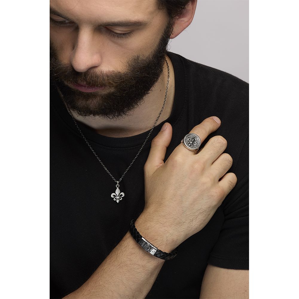 parure giglio uomo indossato