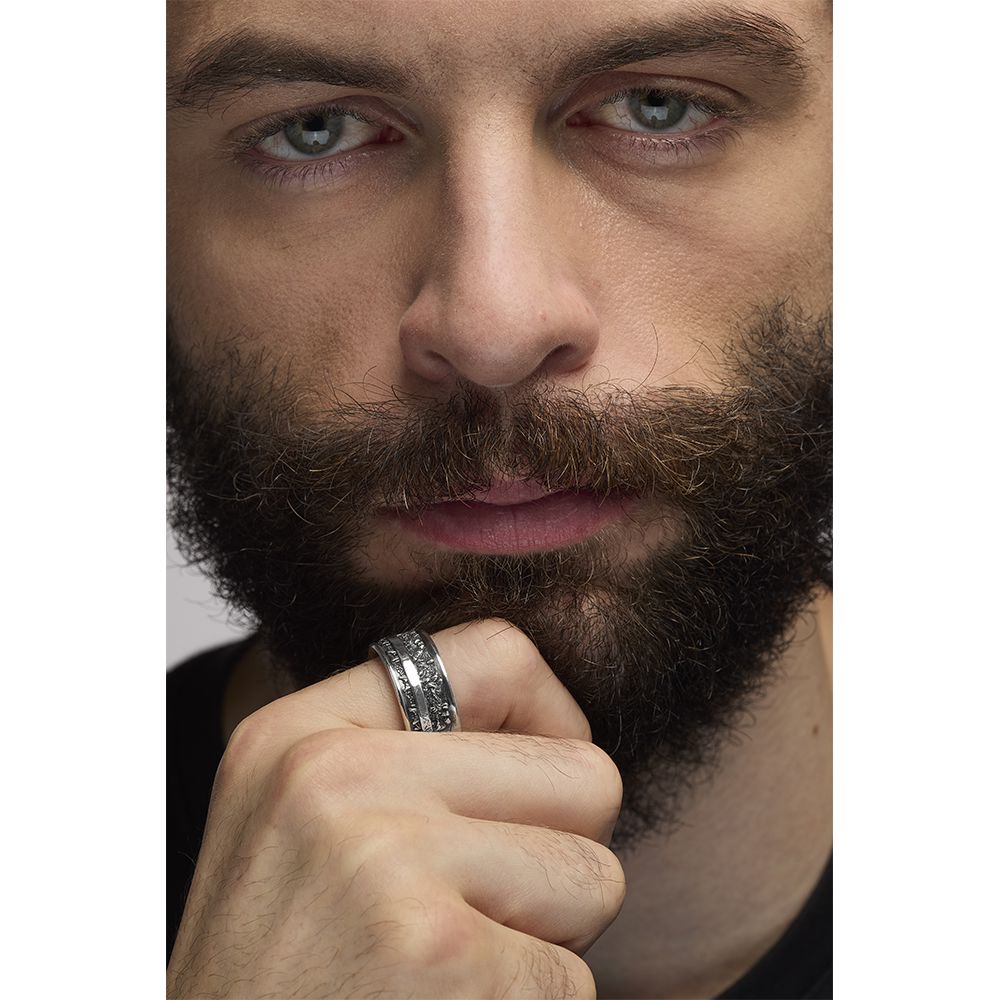 anello ultima cena uomo indossato